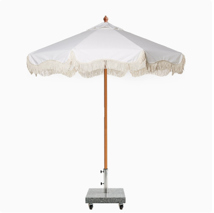 花園法式市集草坪婚禮泳池太陽傘